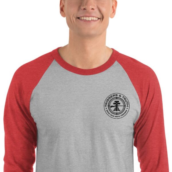 34 sleeve raglan shirt heather grey heather red zoomed in